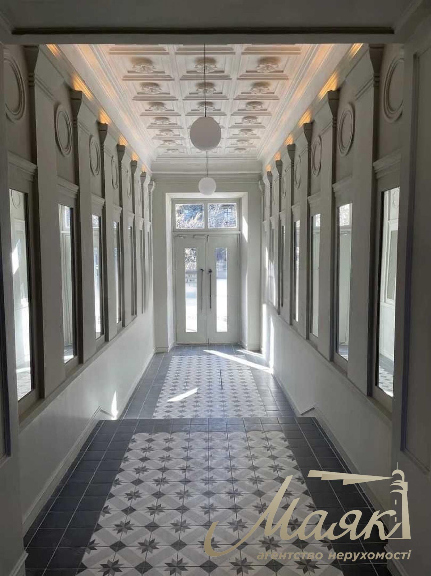 For sale 3-bedroom apartment with private terrace in Lipki Institutska str., 13A (211 m²) Khreschatyk - in walking distance.