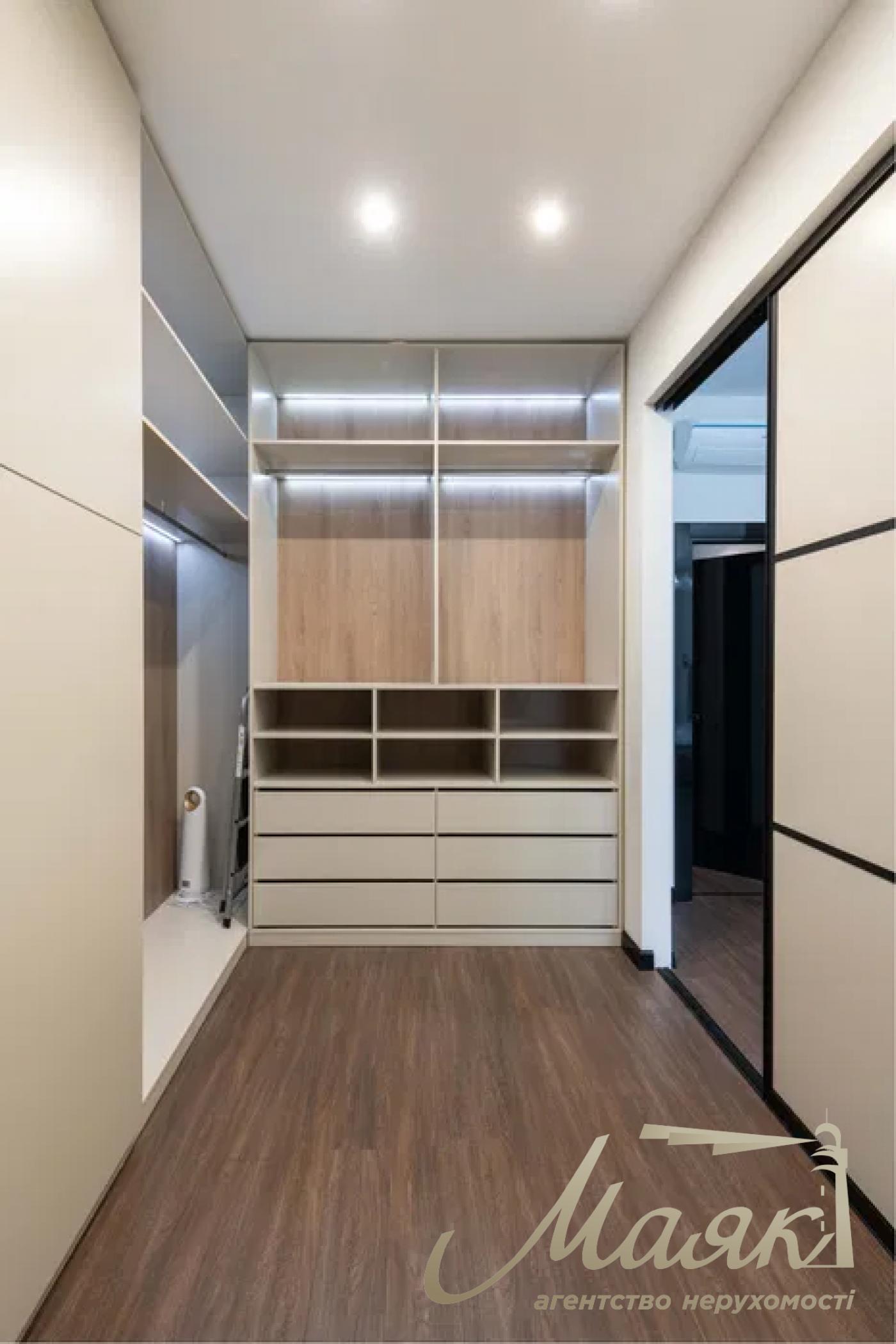 Rent 4-bedroom apartment in Residential Complex Busov Hill, Buslovskaya str. 12, Pechersk.