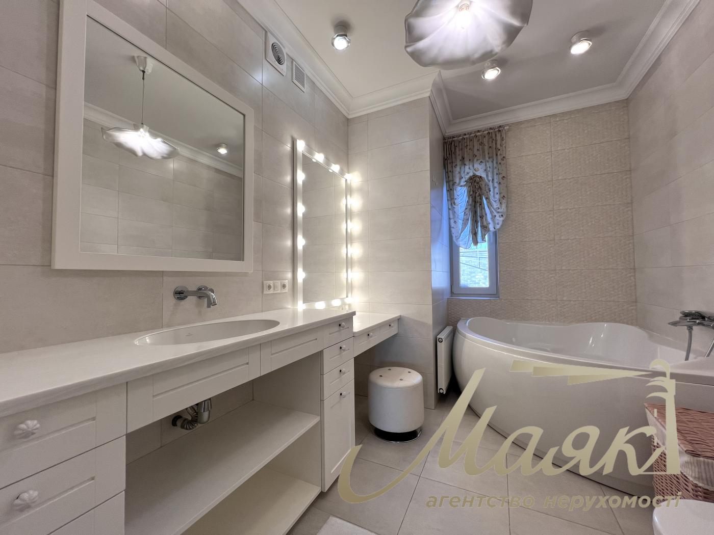 Rent 2-storey house 190m2, Goloseevsky district, Myshelovka