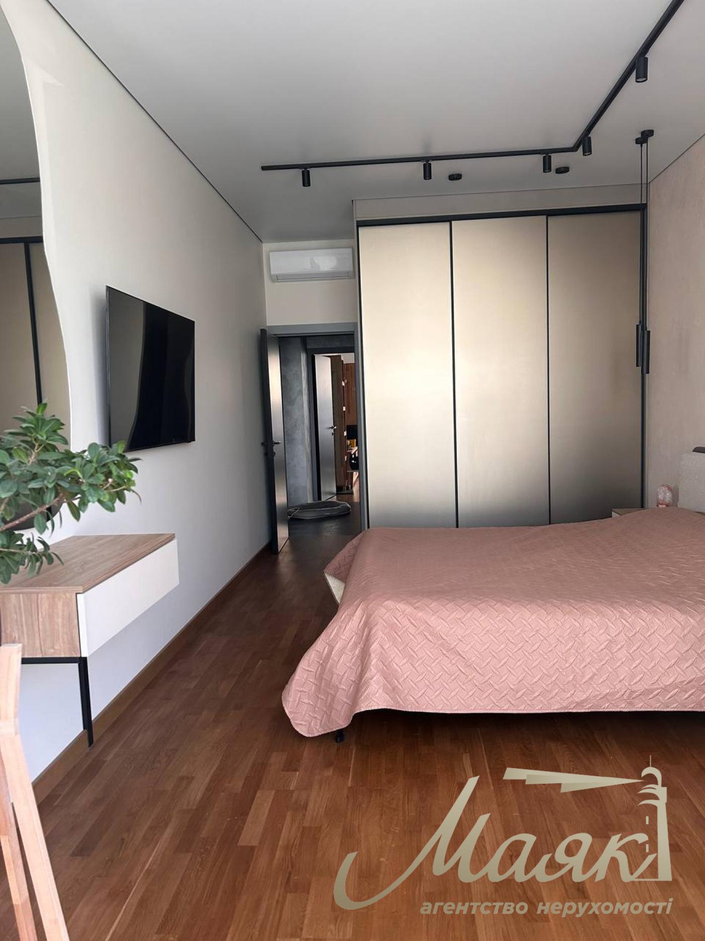 Продаж 3-кімнатної квартири з терасою в ЖК "Італійський квартал" Оболонський район