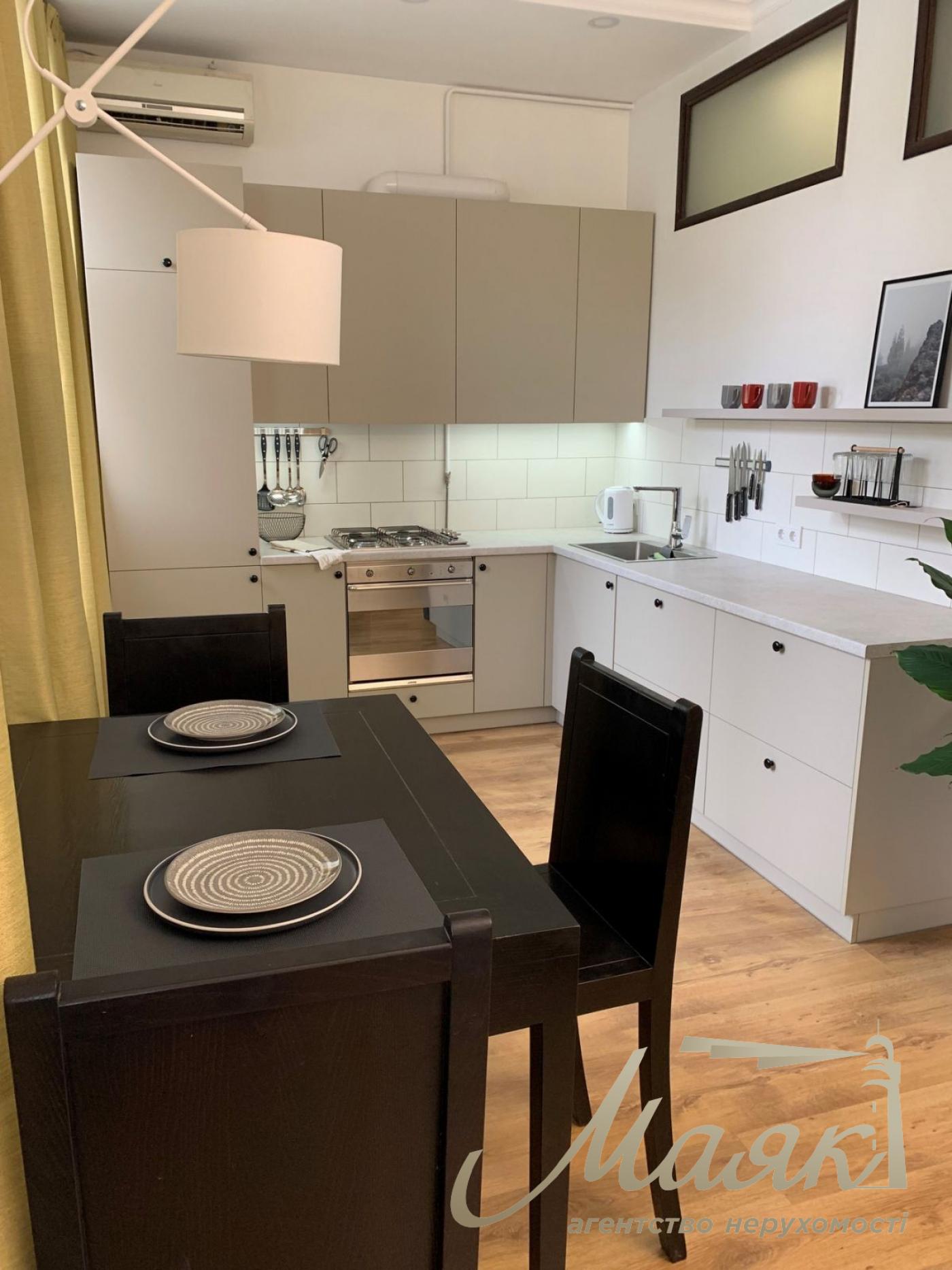 Rent 2-bedroom apartment for rent on Skoropadsky str.Skoropadsky (Tolstoy) 16, metro station University