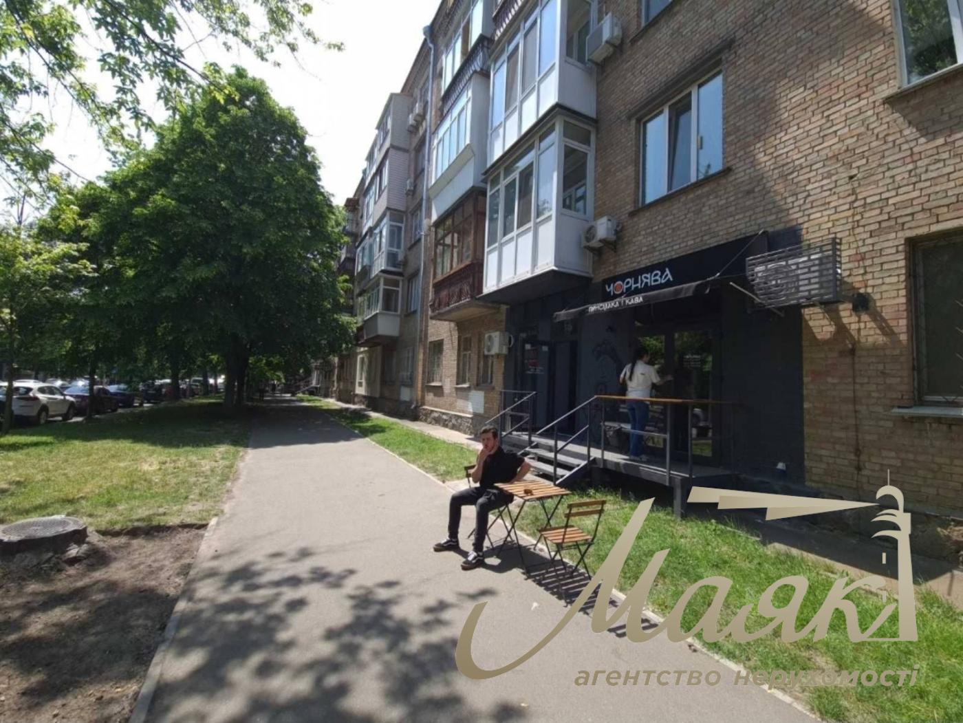 Sale of a facade room 18 sq.m.sq. John McCain, Pechersk