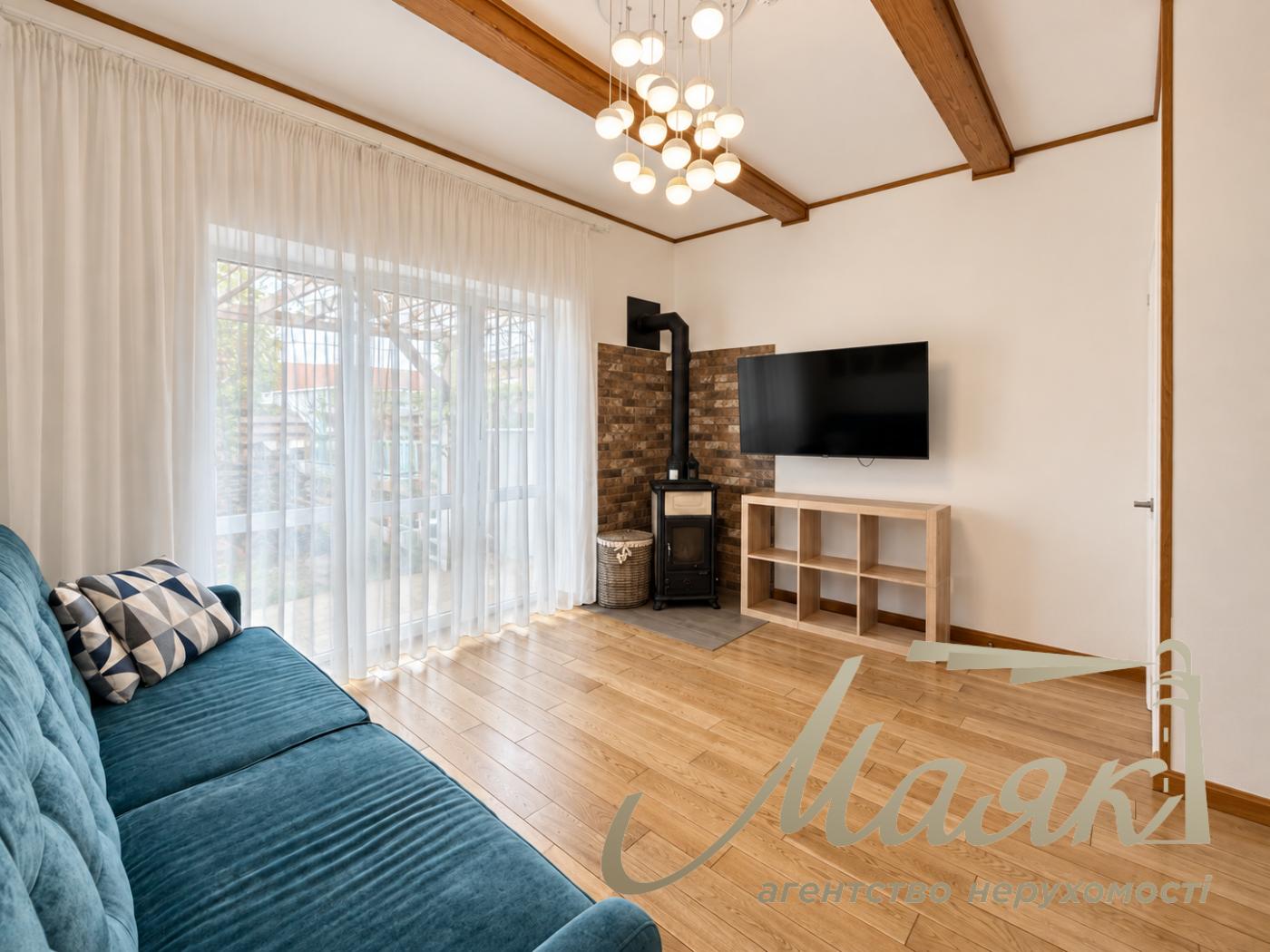 Продаж 3-поверхового будинку/таунхауса площею 95 м² з ремонтом у с. Ходосівка, Обухівський напрямок, Київська область, підвальне приміщення, газ.