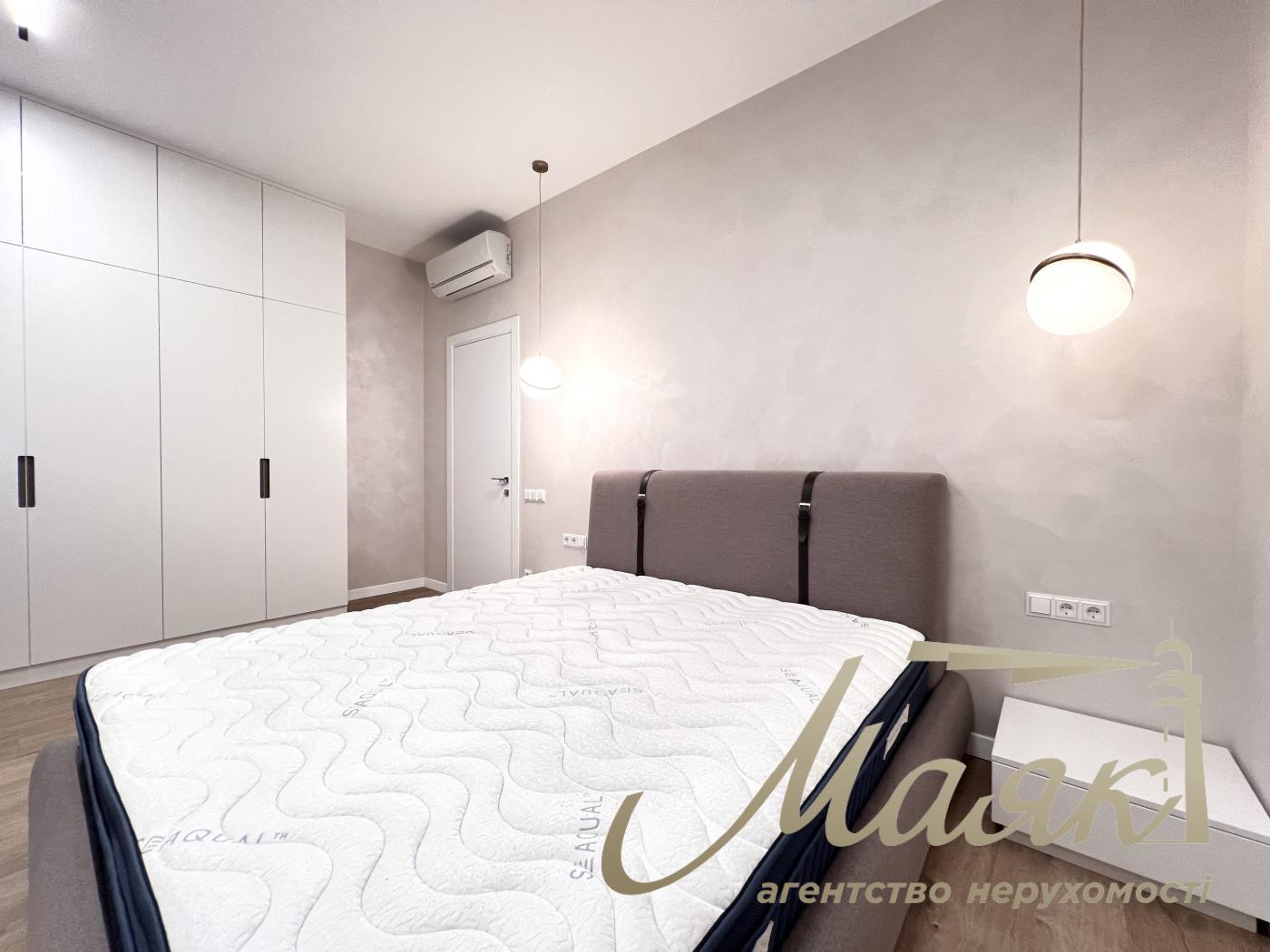 Оренда заміського будинку на Осокорках у котеджному містечку "Блакитна Лагуна"