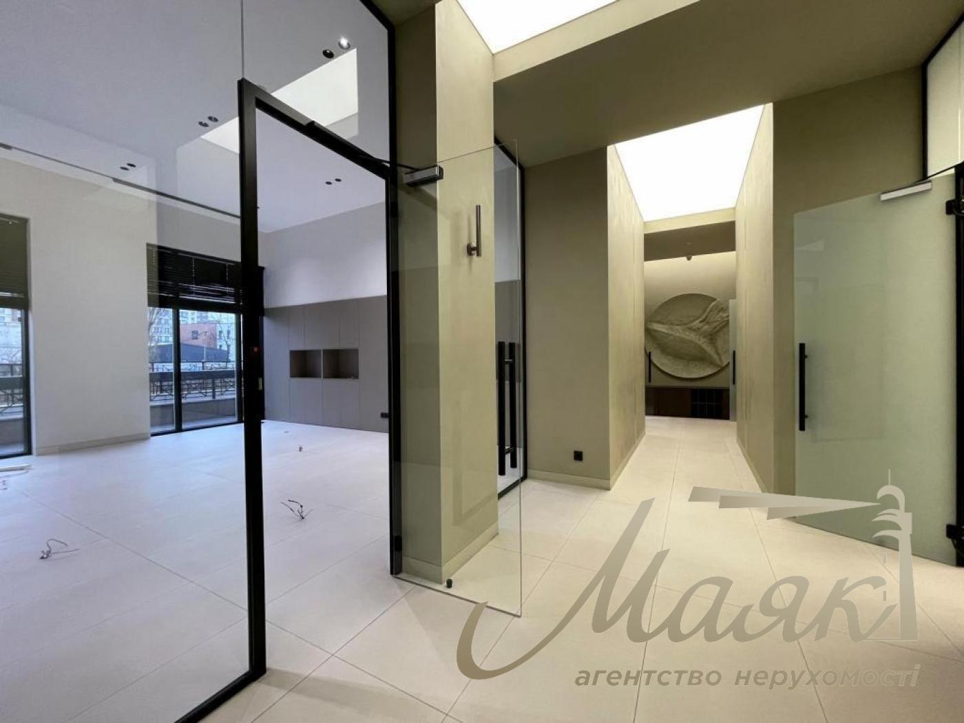 Продаж комерційного приміщення 267 м.кв ЖК Нова Англія