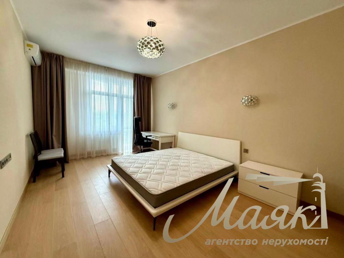 Rent 2-bedroom apartment in the historical center, Koninsky St. (Turgenevskaya)
