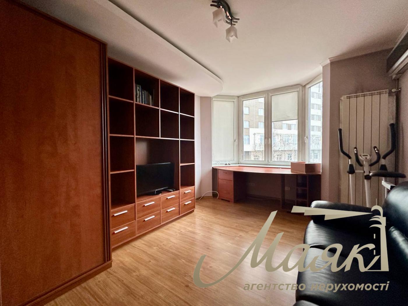 Аренда 3-х комнатной квартиры по ул.Степана Руданского 4-6,метро Сырец.