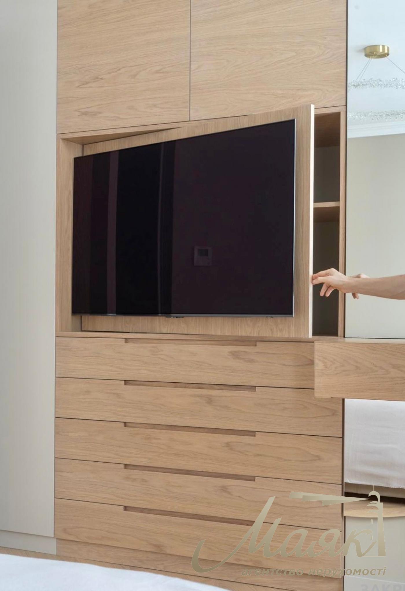 Продаж квартири в ЖК Да Вінчі, вул. Олеся Гончара 35, історичний центр Києва