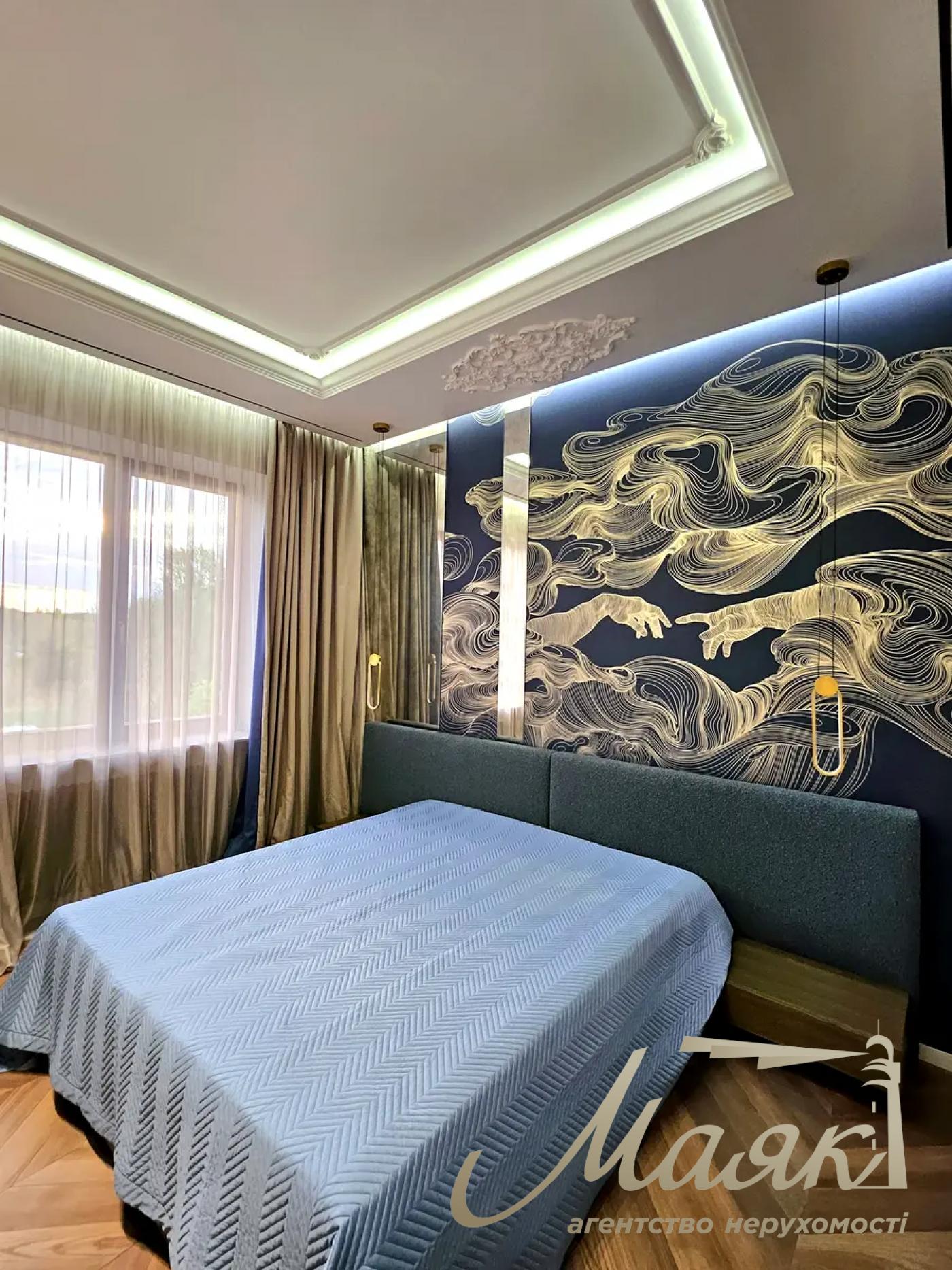 Rent a house 340 sq.m. with its own bank with. Romankov