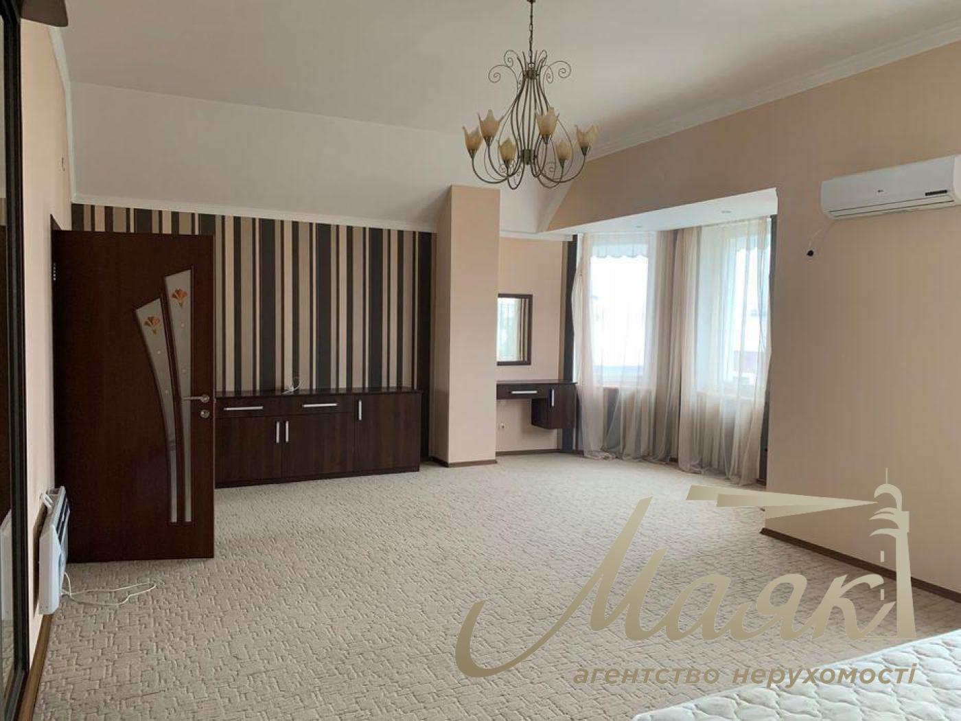 Rent a house 300m2 in the village of Kozin, ulitsa Nova,70