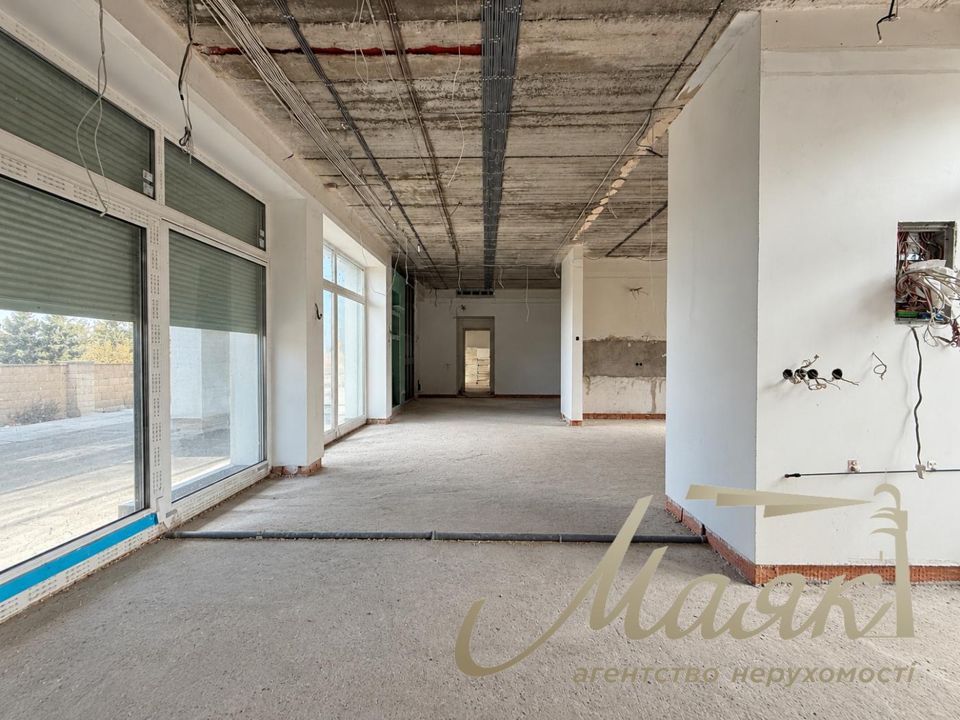 3-story house for sale, 325 m², village of Plyuty