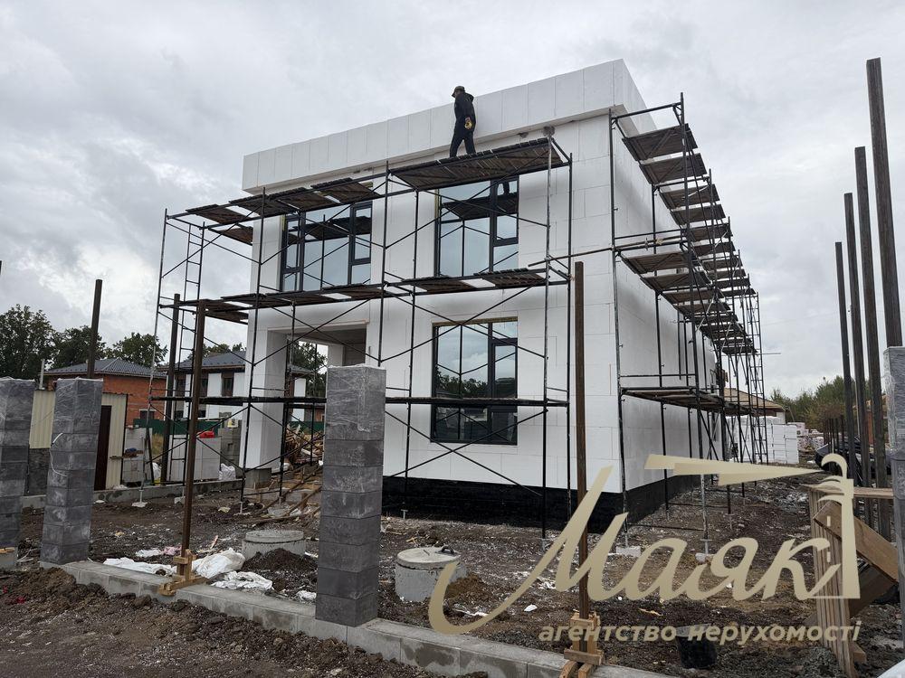 Продаж будинку (155 м²) на 5 сотках землі з газопостачанням у с. Крюківщині