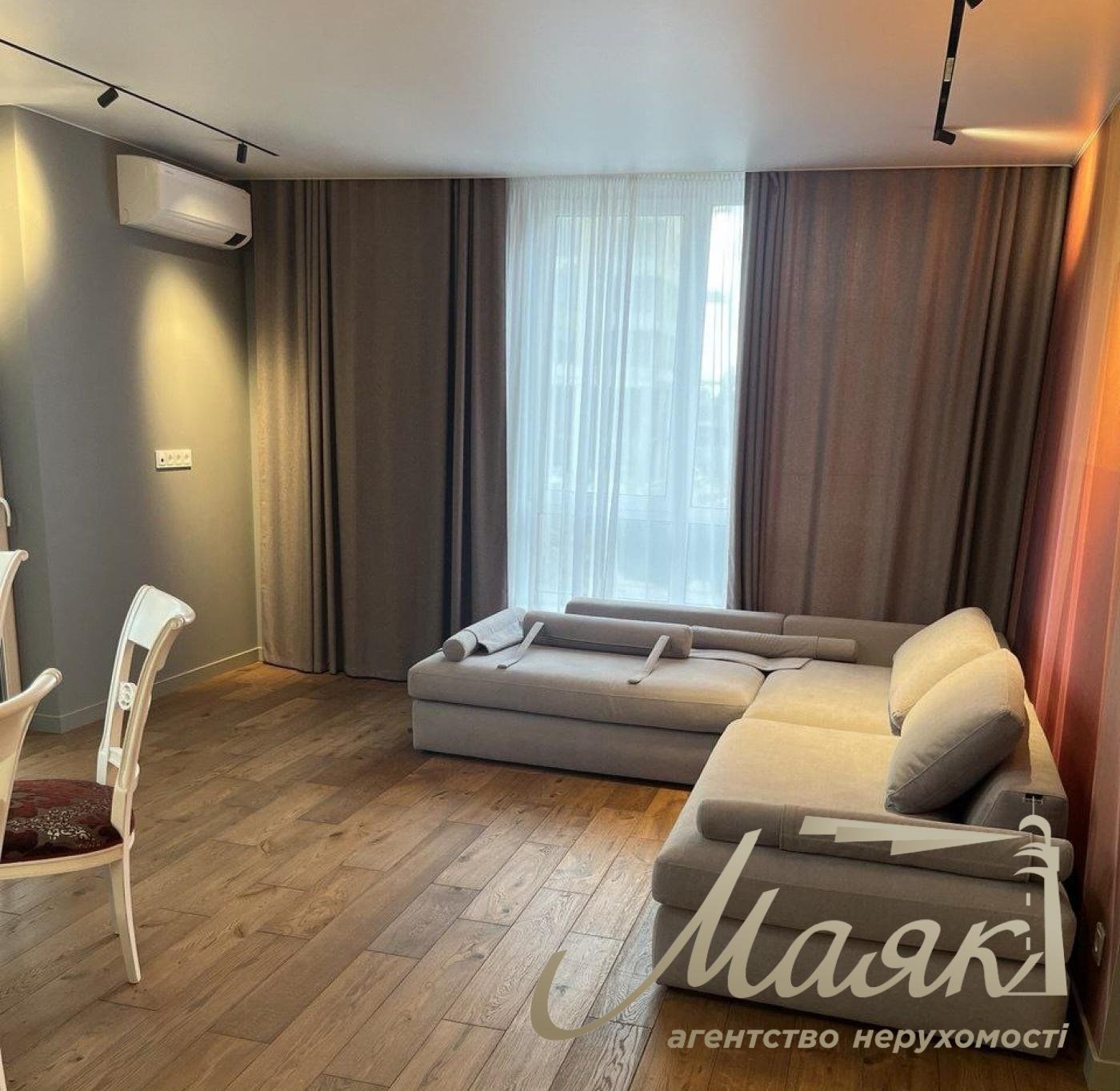 Продажа 4-комнатной квартиры с ремонтом 107 м² в ЖК «Файна Таун», 2/5 этаж, Киев, Шевченковский район, низкий этаж, ул. Салютная.