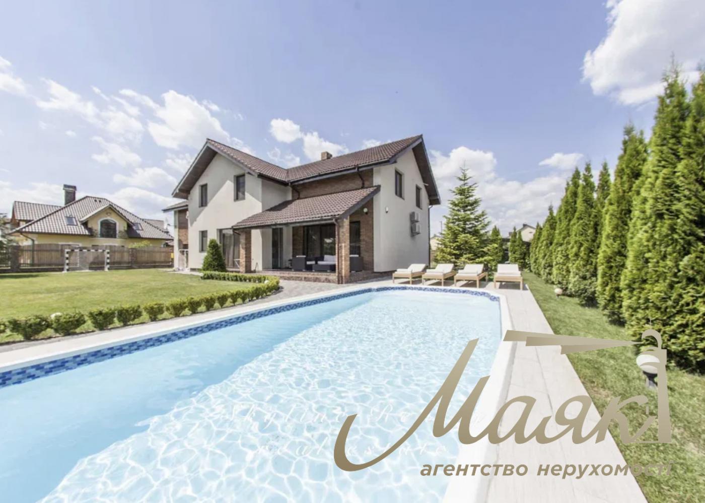 Rent an exclusive house in Romankov with a swimming pool