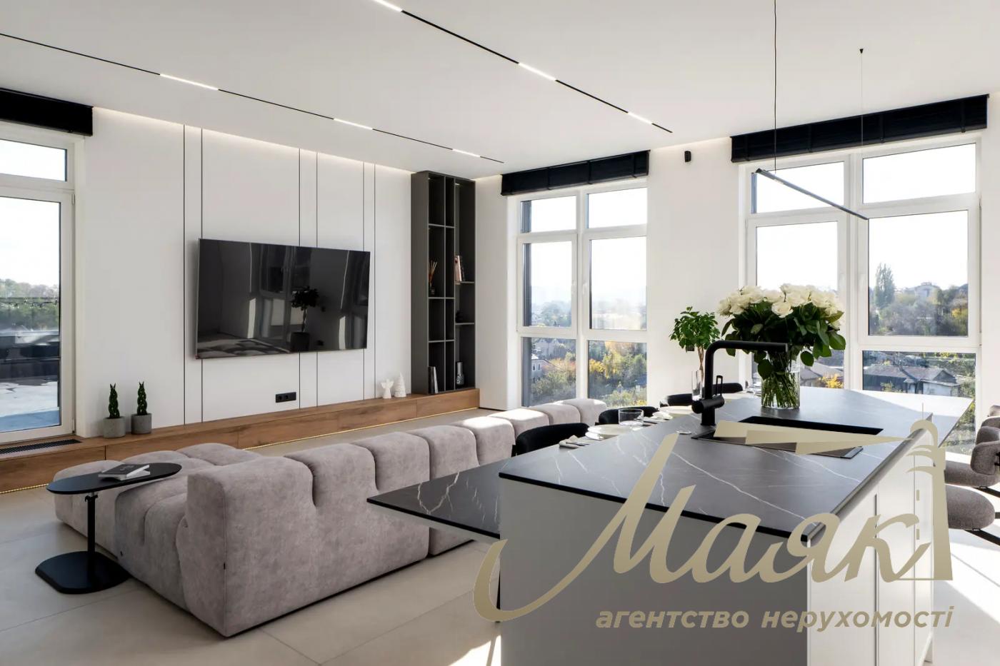 Киев        Университетская ул., 17-А