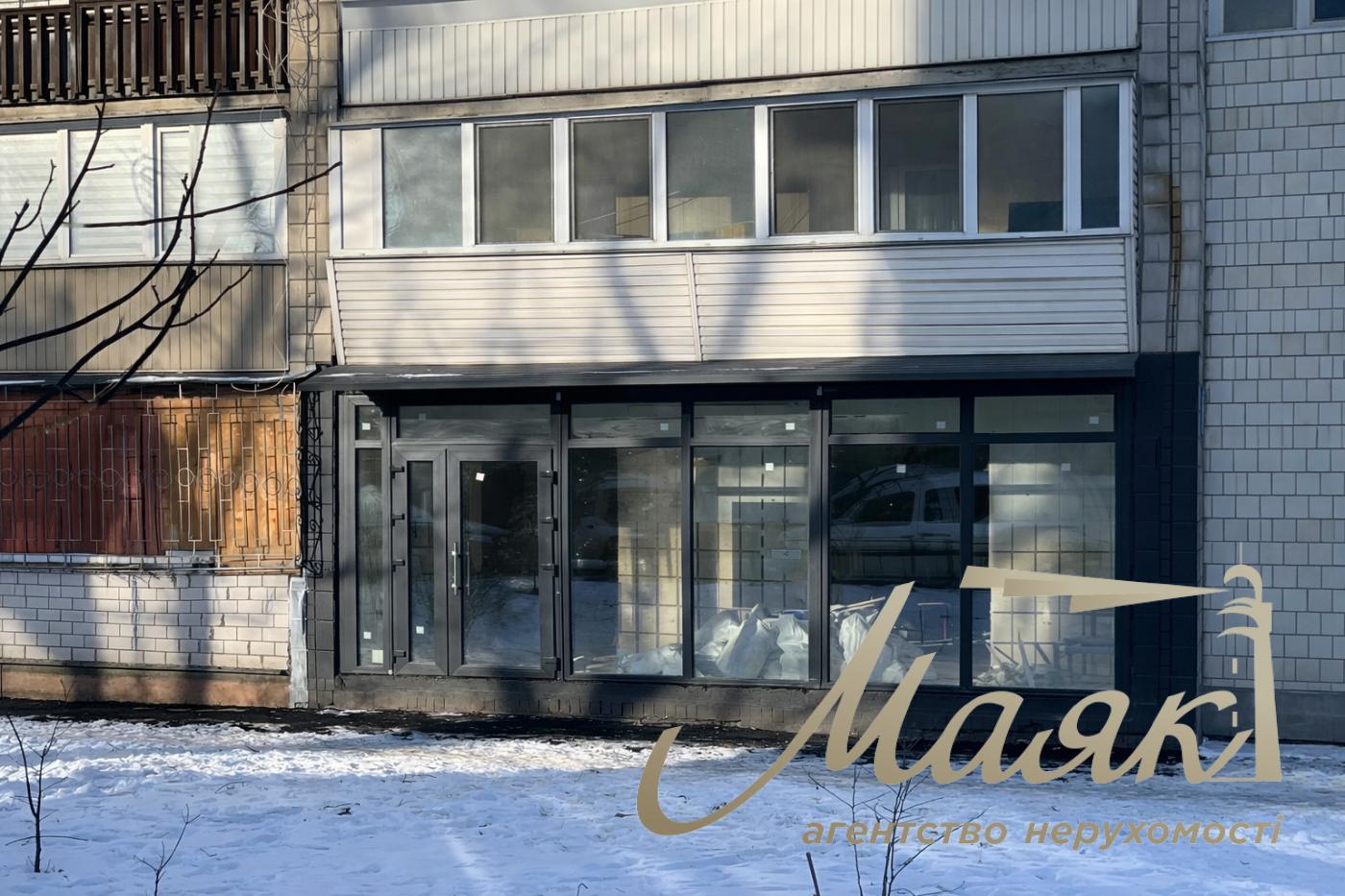 Оренда фасадного приміщення 47,5 м.кв. Севастопольська площа