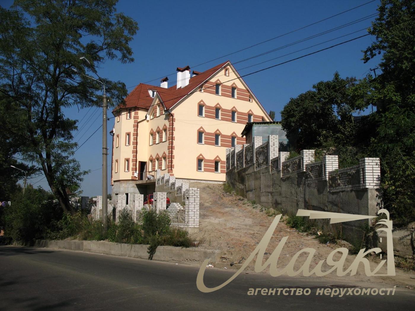 Продаж будинку 1000м2 по вул.Ольжича 44, Шевченківський район.