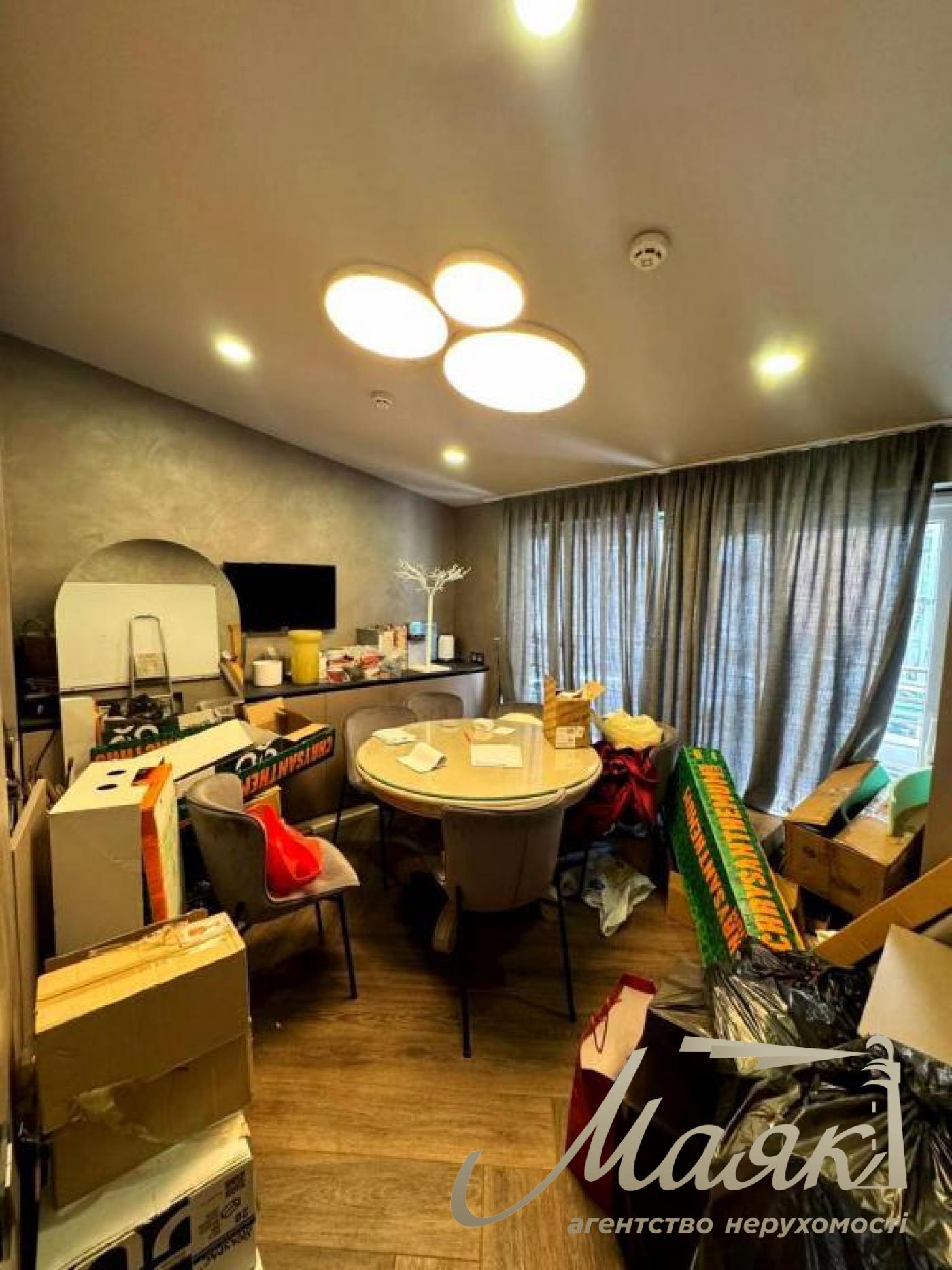 Оренда фасадного комерційного приміщення в центрі, вул. Саксаганського