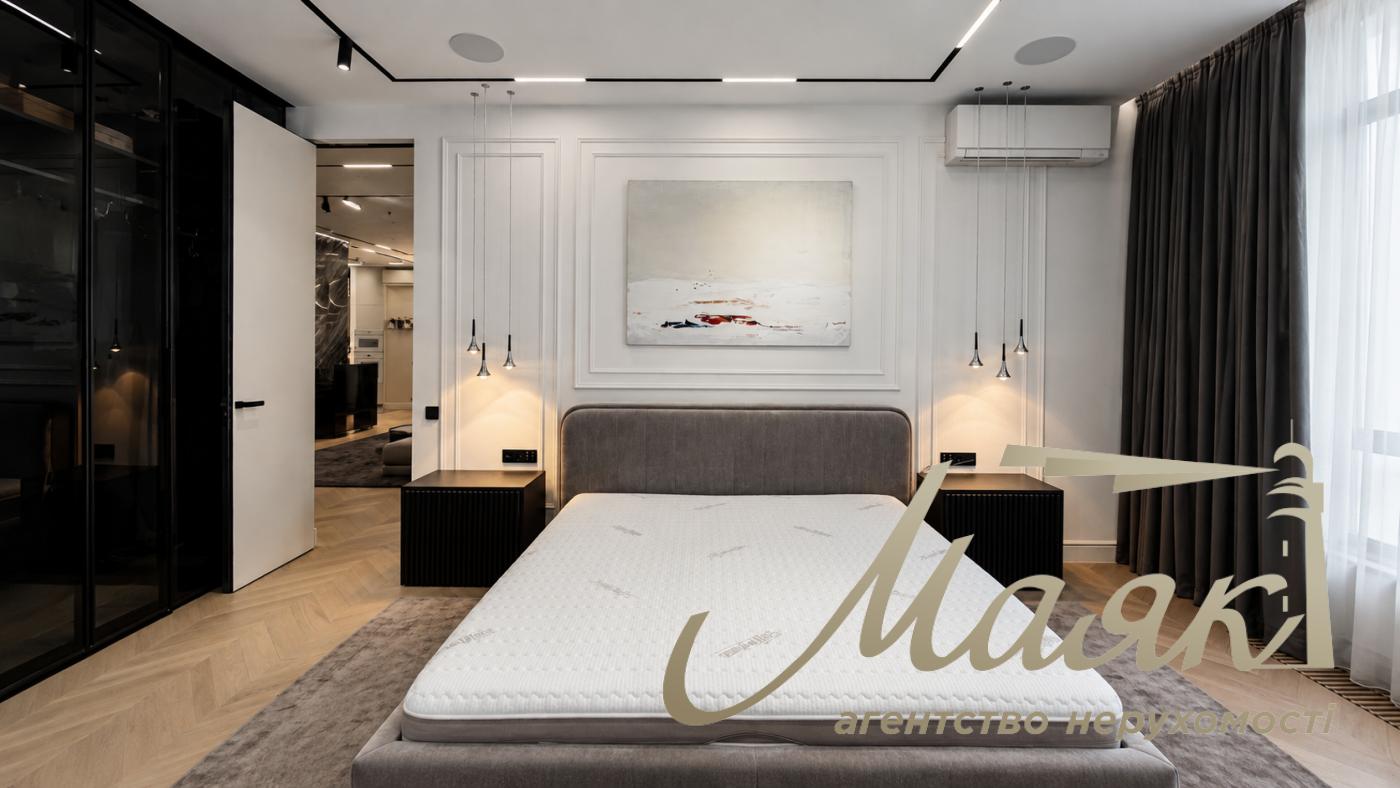 Продаж 4-кімнатної квартири площею 180 м² з двома терасами у ЖК «Park Avenue VIP», Голосієво, вул. Демеївська,