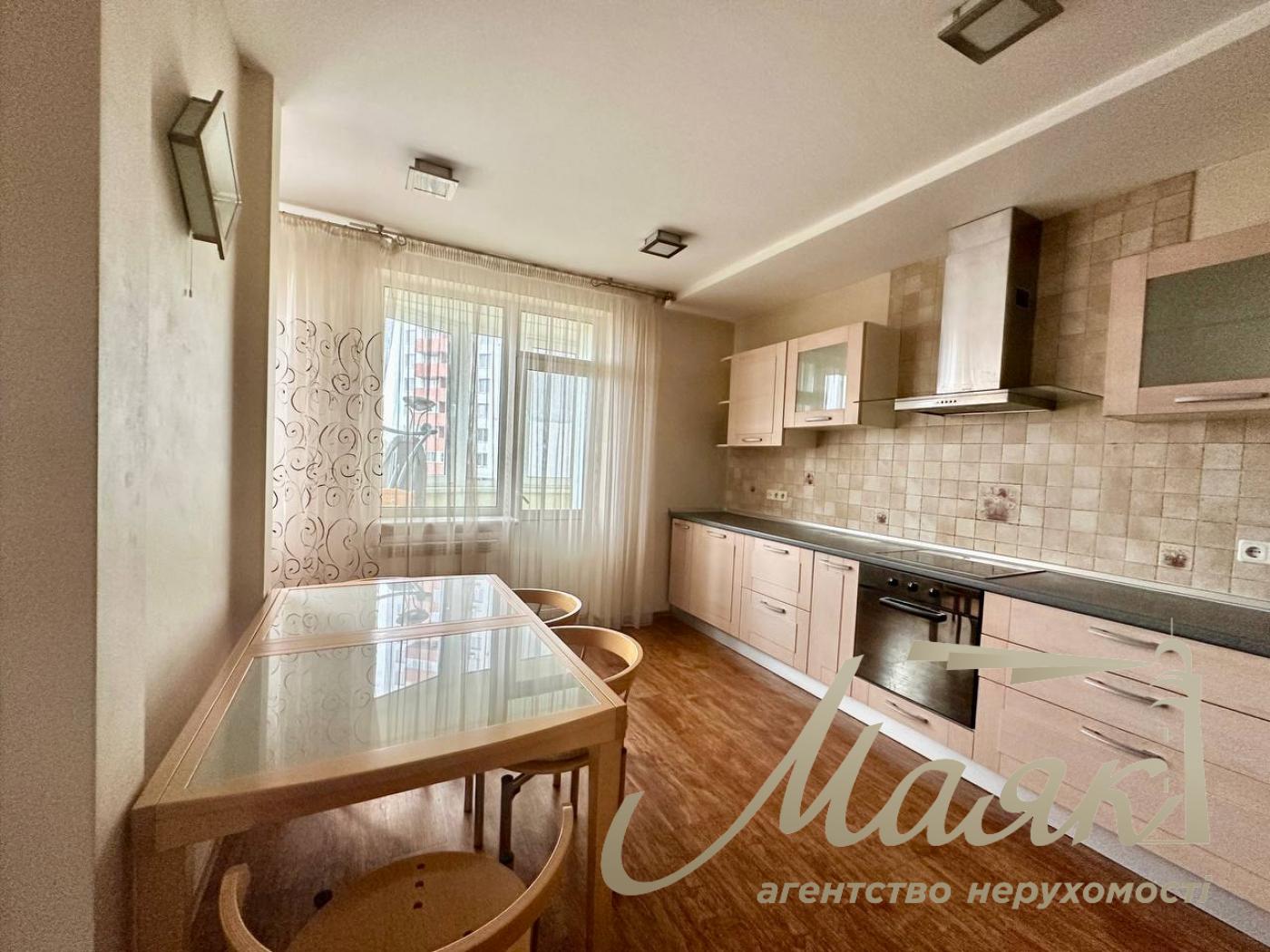 Аренда 3-х комнатной квартиры по ул.Степана Руданского 4-6,метро Сырец.