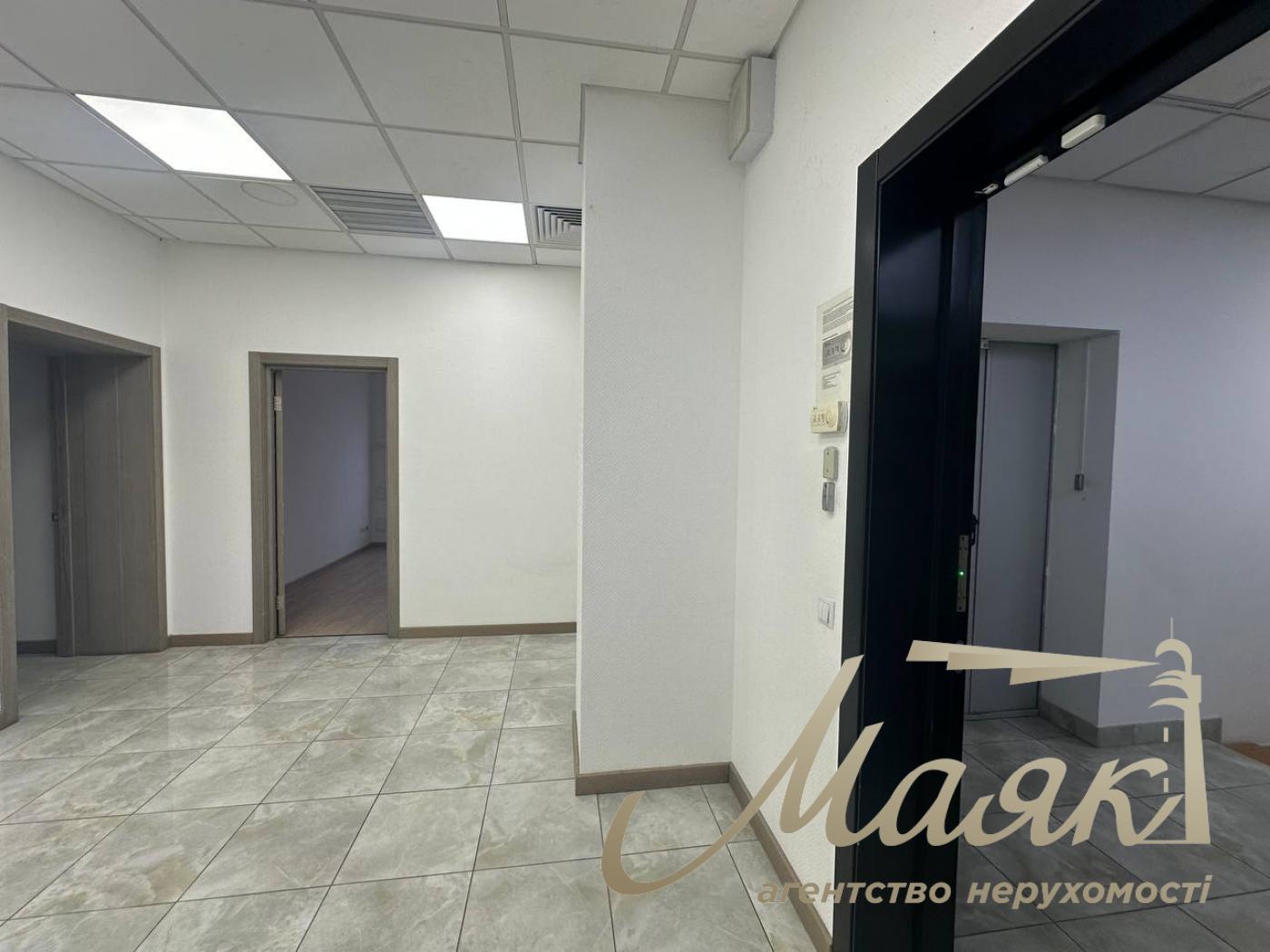 Оренда офісу площею 180 м² у бізнес-центрі «Доміно», вул. Нижній Вал, 51, Поділ.