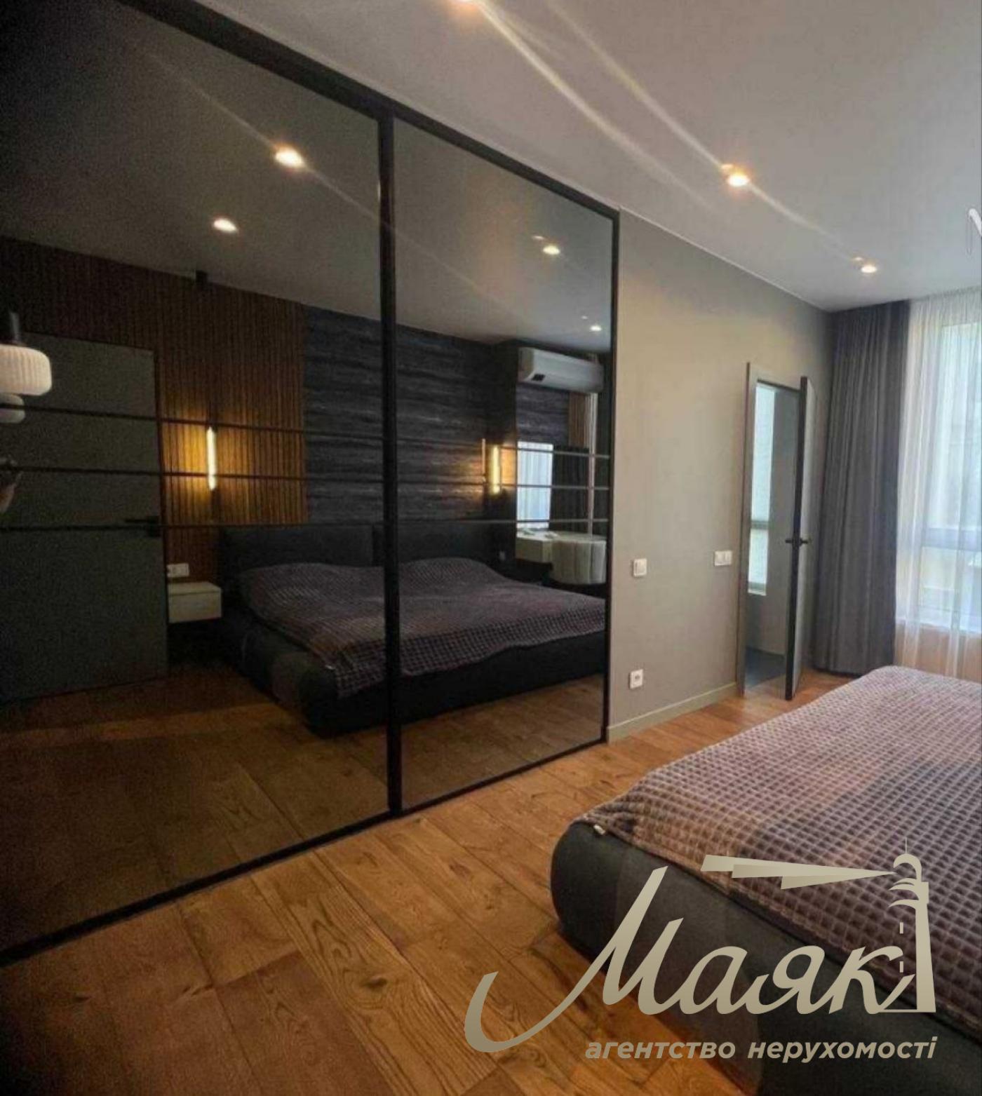 Продажа 4-комнатной квартиры с ремонтом 107 м² в ЖК «Файна Таун», 2/5 этаж, Киев, Шевченковский район, низкий этаж, ул. Салютная.