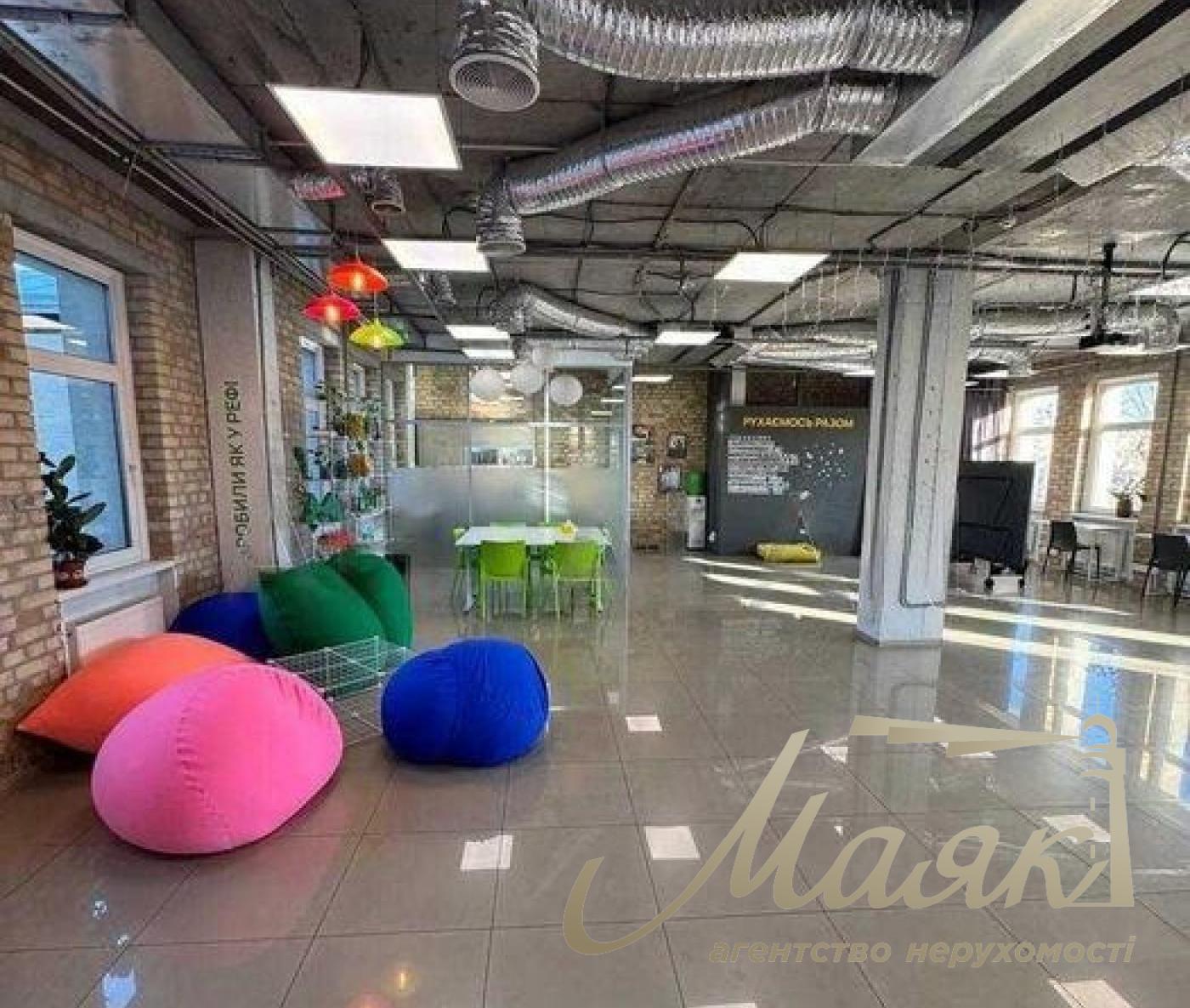260 m² Office Space for Rent, Nizhny Val Street, Podol