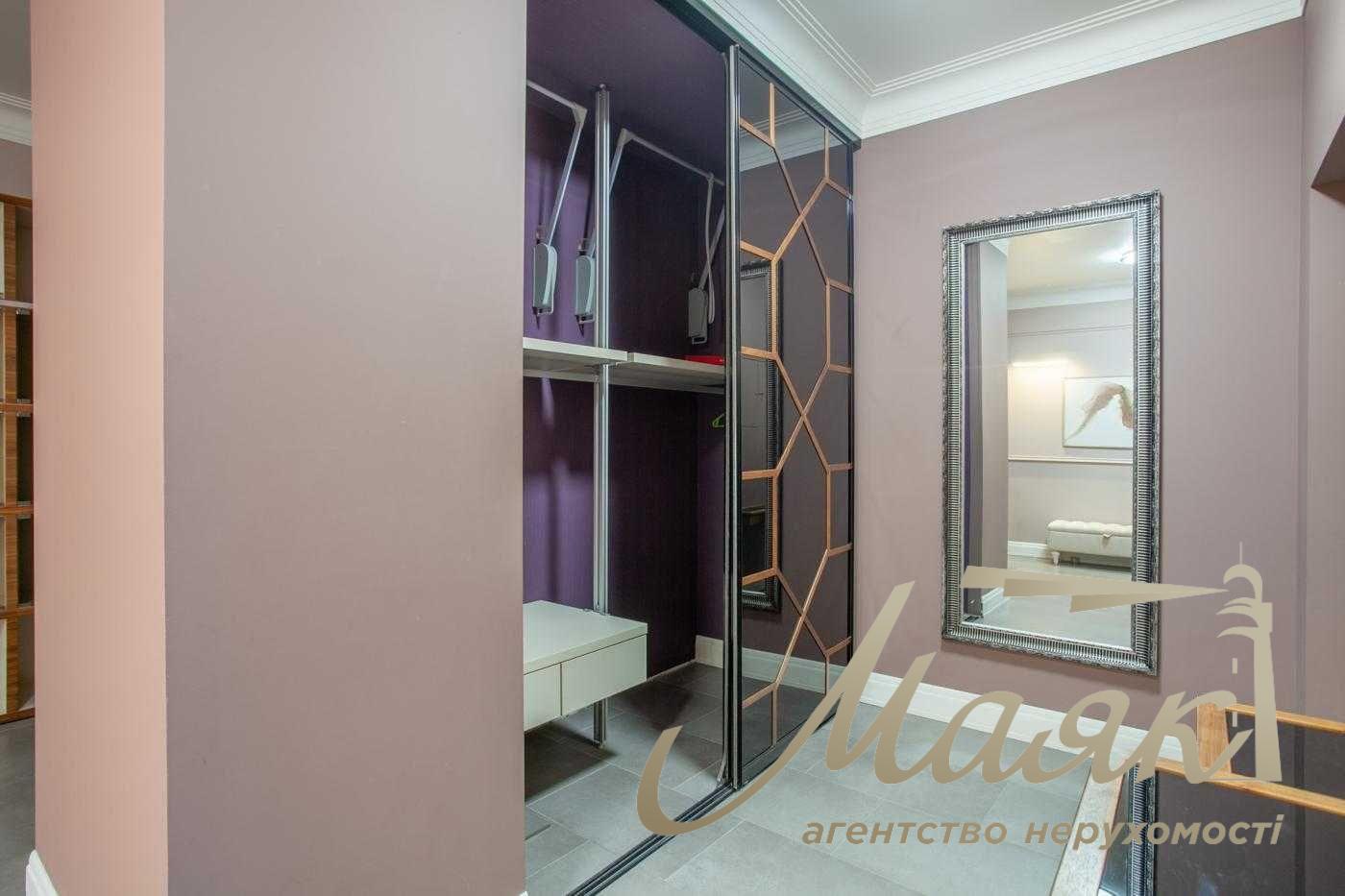 Rent apartment in LCD "Novopecherskie Lipki", 240 m², Verkhoglyada str., 4 rooms