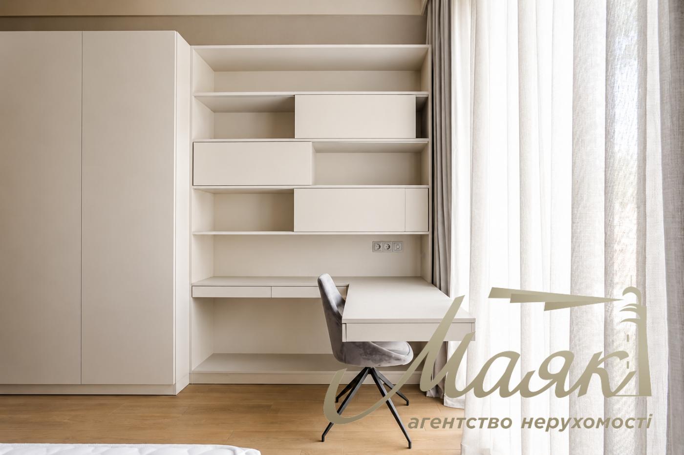 Продаж сучасного будинку площею 250 м² з авторським ремонтом | Ділянка площею 20 соток та басейн у смт Козин / Конча-Заспа, Обухівський напрямок, Київська область