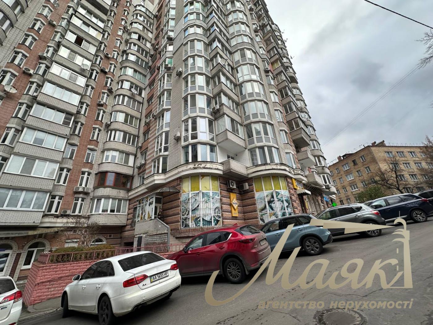 Аренда 3-х комнатной квартиры по ул.Степана Руданского 4-6,метро Сырец.