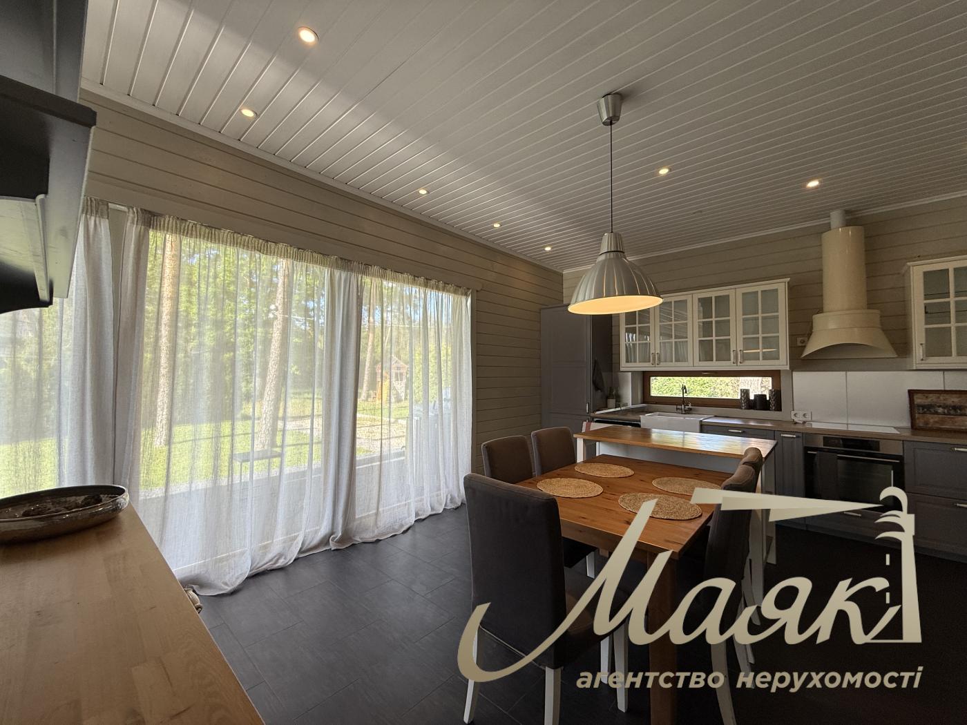 Rent a cozy house 200m2 overlooking the lake in Koncha-Zaspa, Hutor Mrigi.
