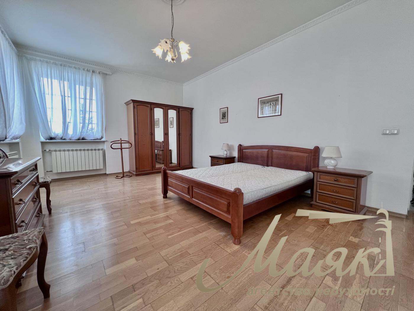 Rent 3-storey house 492,7m2, Lesniki