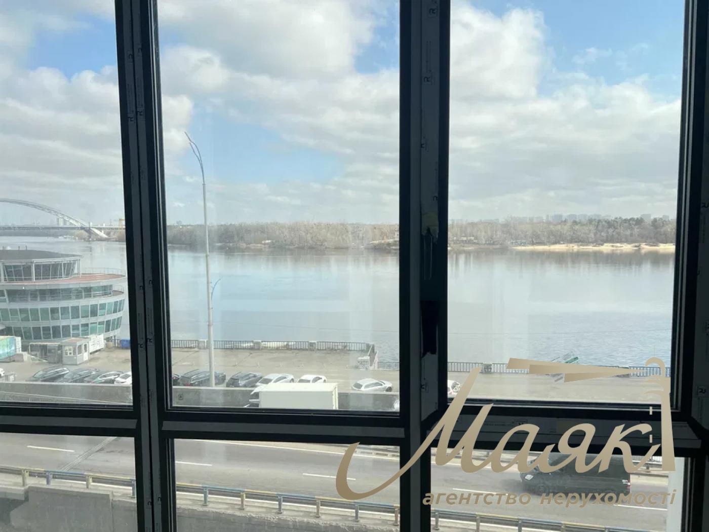 For sale 3-bedroom apartment LCD Ilyinsky, Naberezhno-Kreschatitskaya str.