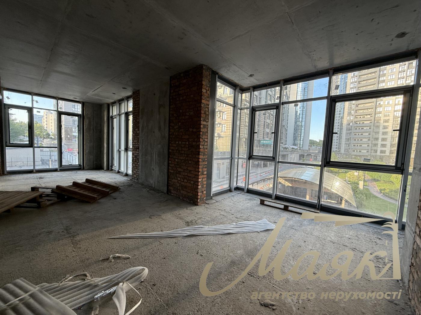 Sale of facade commerce in Residential Complex Novopechersky Lipki