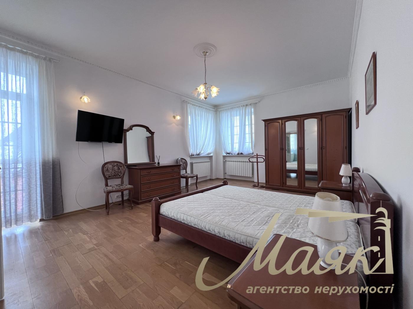 Rent 3-storey house 492,7m2, Lesniki