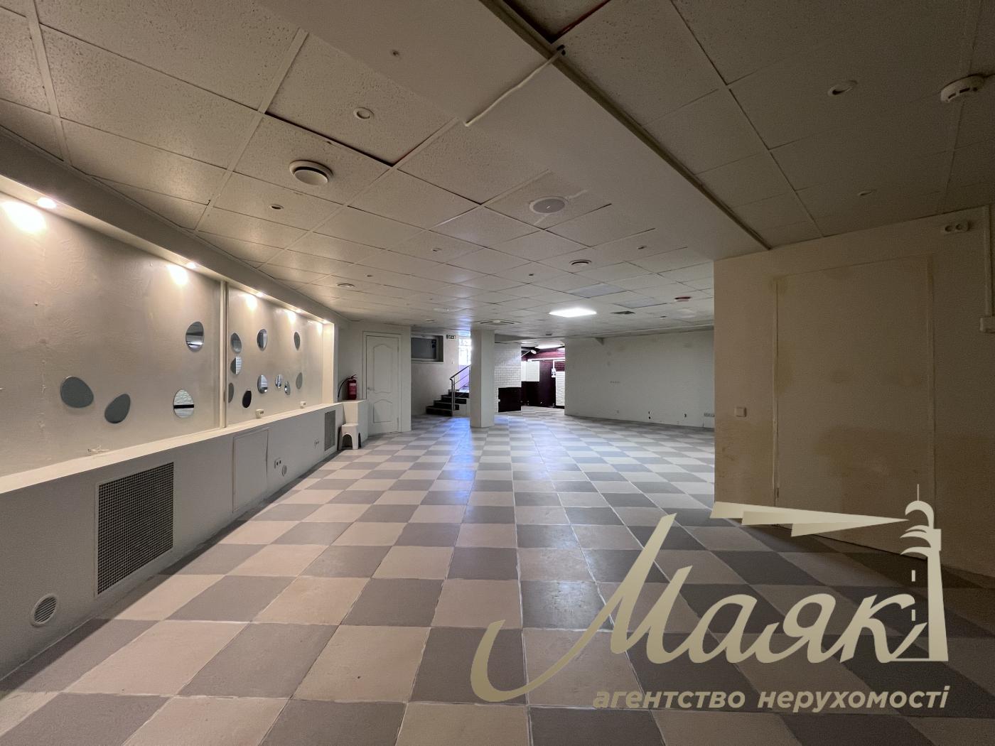 Оренда фасадного приміщення 156м2, Шота Руставелі 15.