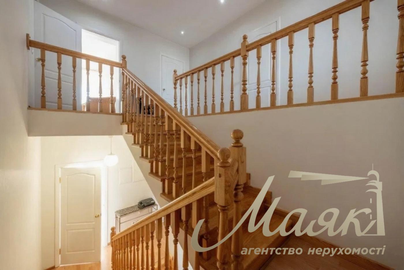 Продажа дома 480м² в Вите-Литовской, Чапаєвка, Голосеевский район, Киев