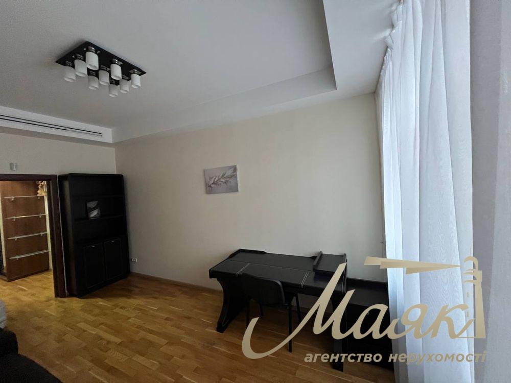 Оренда 4-кімнатної квартири, стм. Печерська, Печерськ, Київ