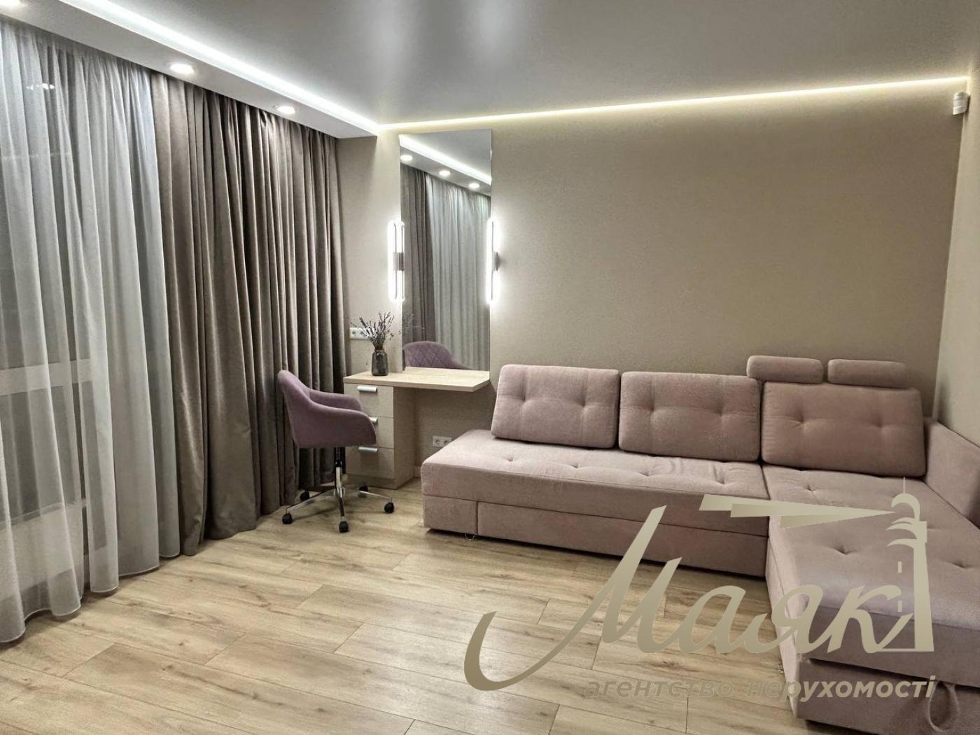 Rent 3-bedroom apartment LCD French Quarter 2 John McCain str. 3a