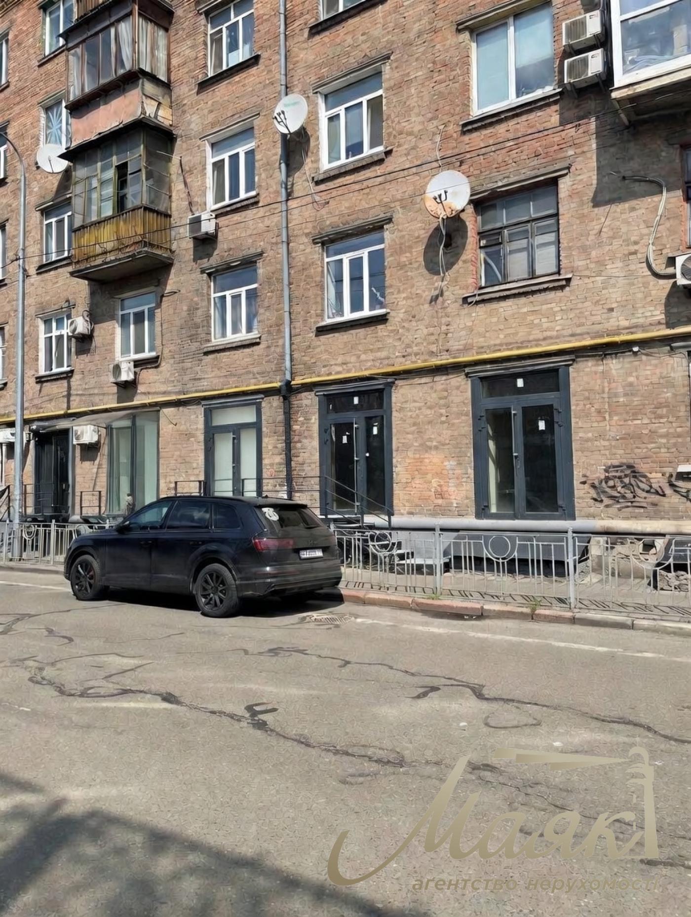 Оренда фасадного приміщення 80 м.кв. Полол, ст.м. Тараса Шевченка