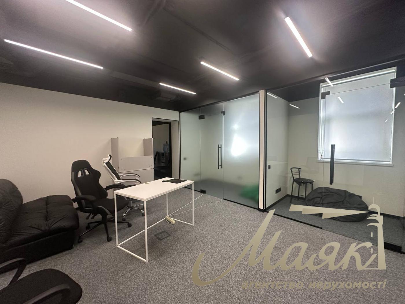 1,132 m² Office Space for Rent in the Business Center at 18/7 Almazova Street, Pechersk