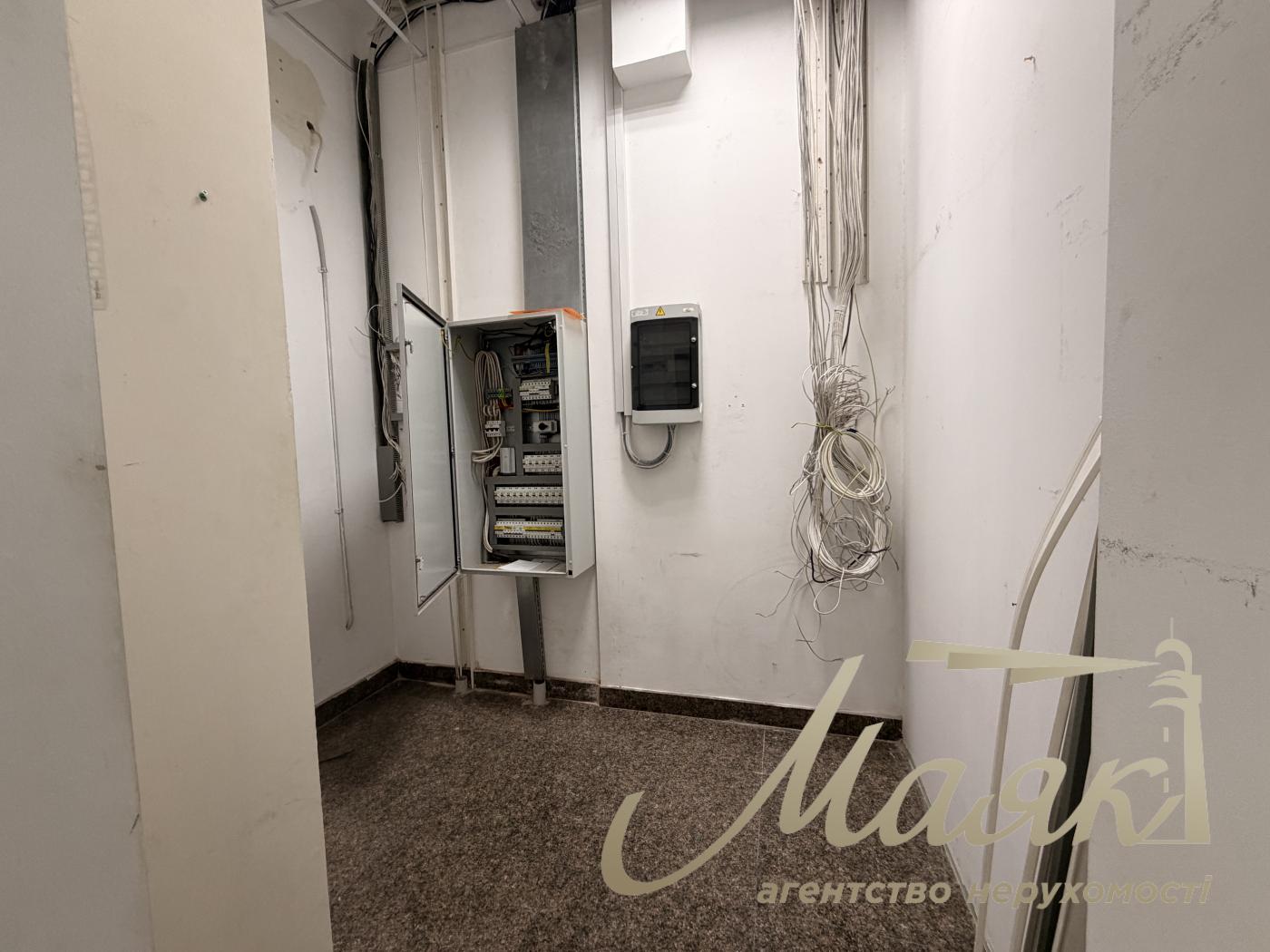 Аренда комерческого помещения 235м2 в ЖК Новопечерские Липки, Андрея Верхогляда ул. (Михайла Драгомирова), 16