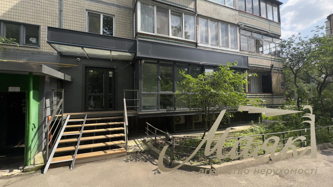 Rental of a facade premises of 50,8 m2 on Janos Korczak str.