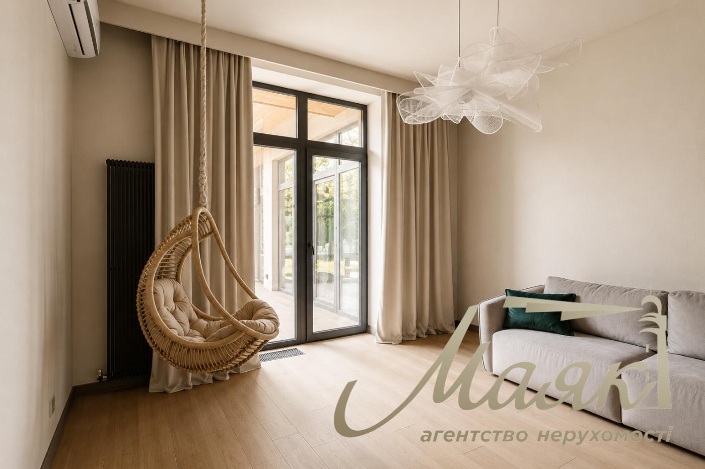 Продаж сучасного будинку площею 250 м² з авторським ремонтом | Ділянка площею 20 соток та басейн у смт Козин / Конча-Заспа, Обухівський напрямок, Київська область