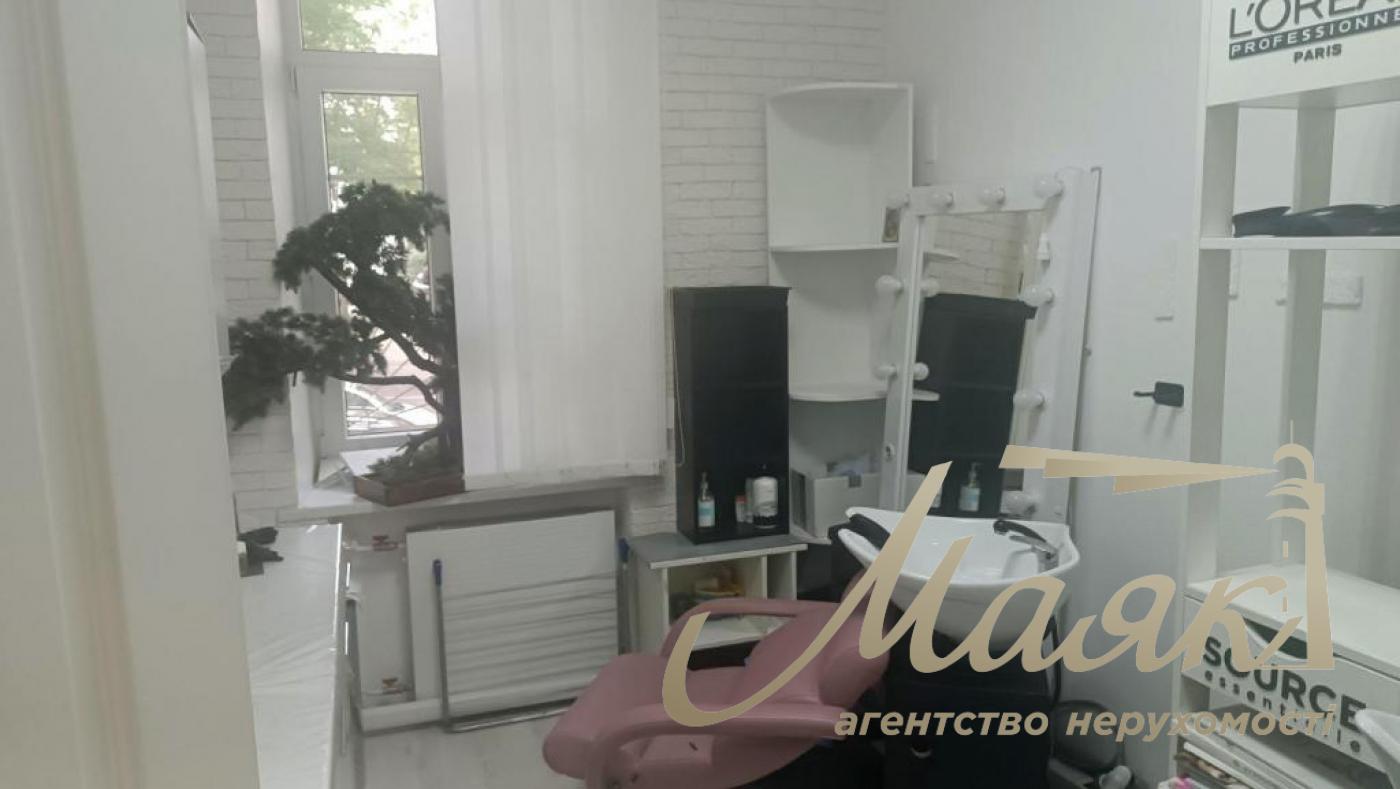 Оренда фасадного приміщення 100 м.кв. вул. Чикаленка, Центр