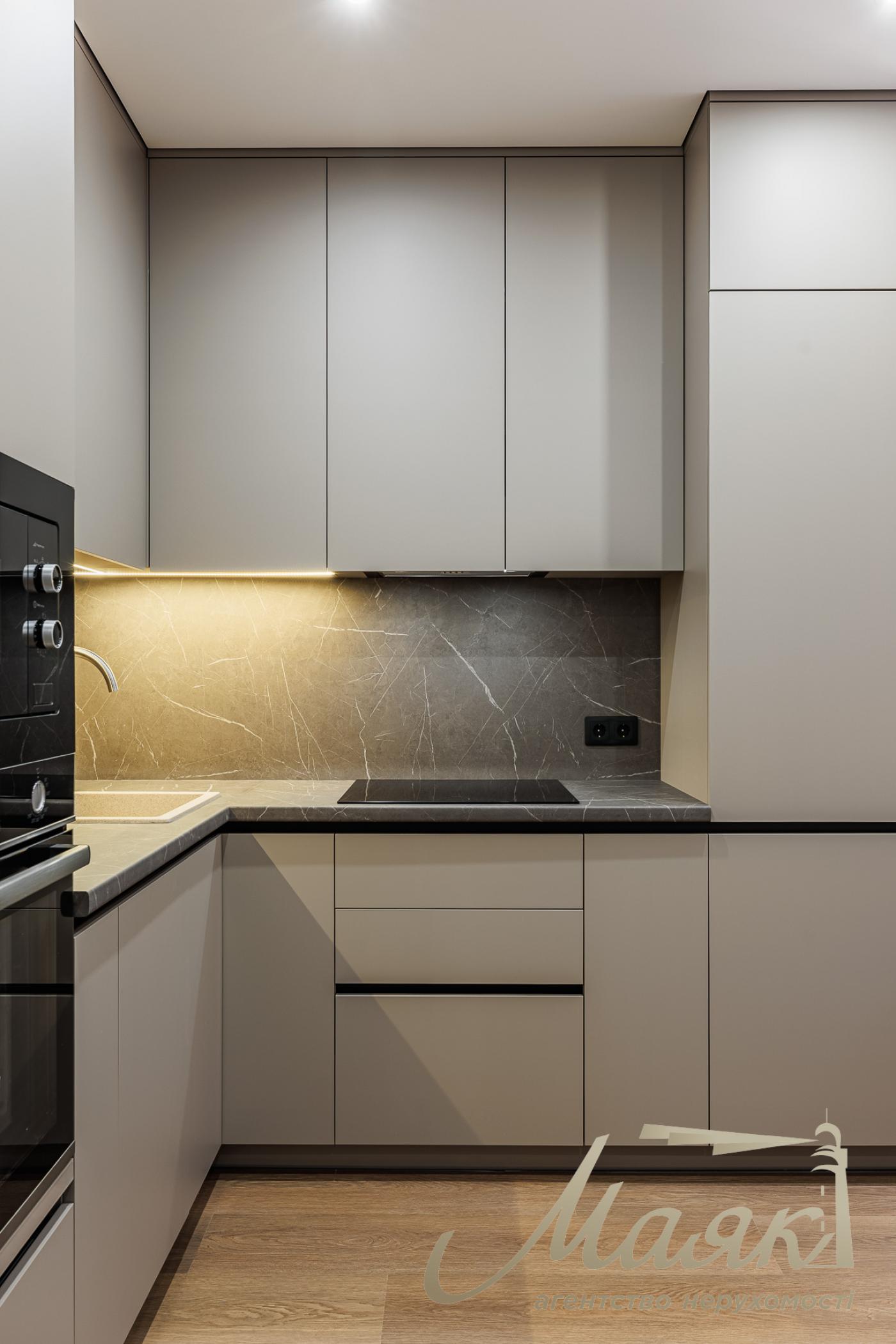 Продажа 1-комнатной квартиры с ремонтом ЖК Варшавский 3, Виноградарь, Киев