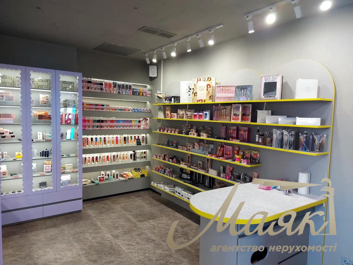 Оренда фасадного комерційного приміщення на Бессарасбкой площі, Центр.