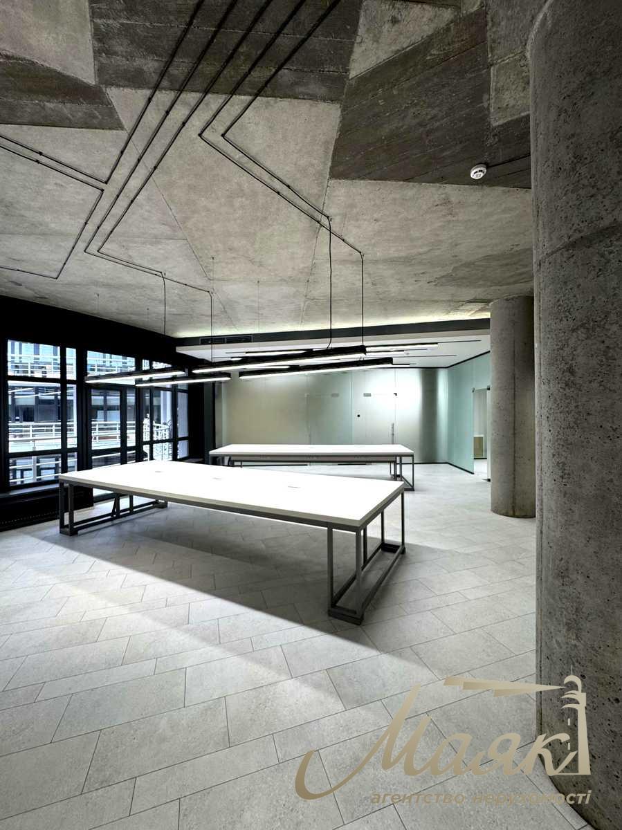 Modern office space (180 m²) for rent in the "Volna" Business Center, 36D Konovaltsa St.