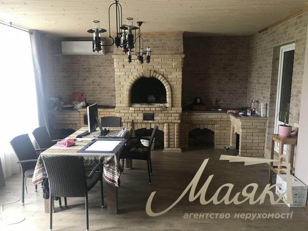Оренда авторського будинку площею 400 м² з більярдною, зимовим садом та гаражем на 2 автомобілі в с. Підгорці, Обухівський напрямок, Київська область