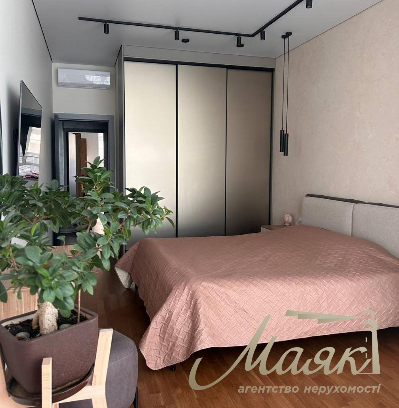 For sale 3-bedroom apartment with terrace in LCD "Italian Quarter" Obolonsky district